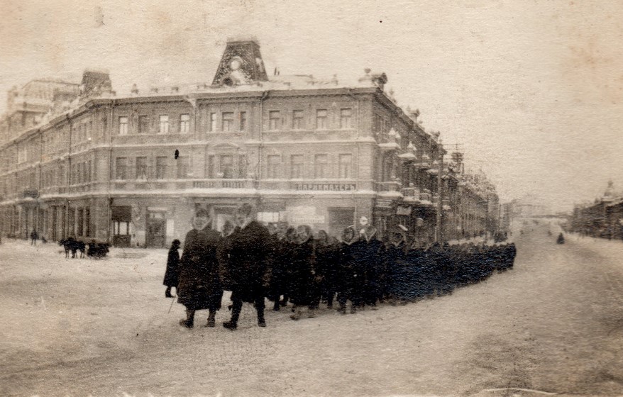 Солдаты британского 25-го батальона Мидлсекского пехотного полка на Любинском проспекте. Омск, январь 1919 г.