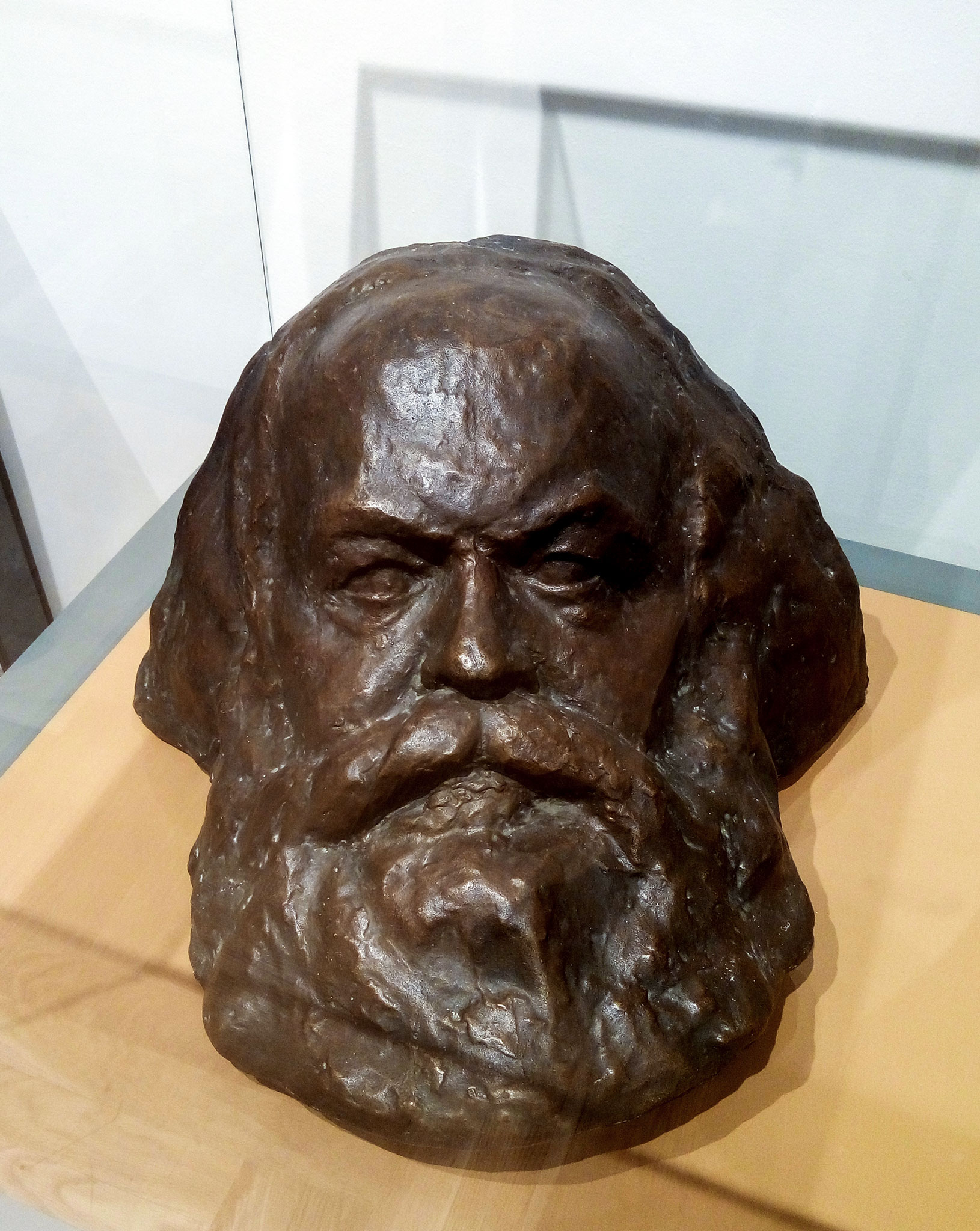 Посмертная маска Маркса. Бронзовая копия. Автор К.Лонге, правнук Маркса