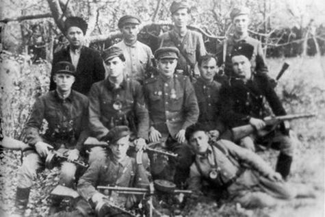 Агентурно-боевая группа вместе с полковником УМГБ В. Захаровым